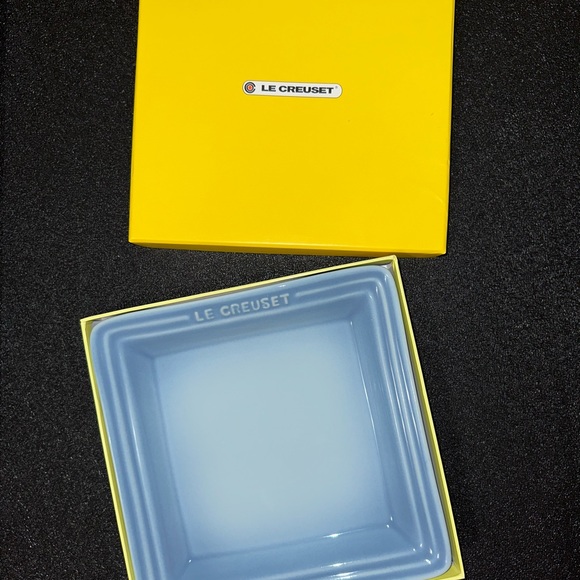 Le Creuset Medium Square Plate w/ Logo 21cm - Picture 2 of 4